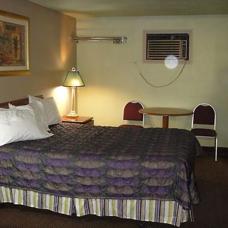 Trails West Motel South Hutchinson Εξωτερικό φωτογραφία