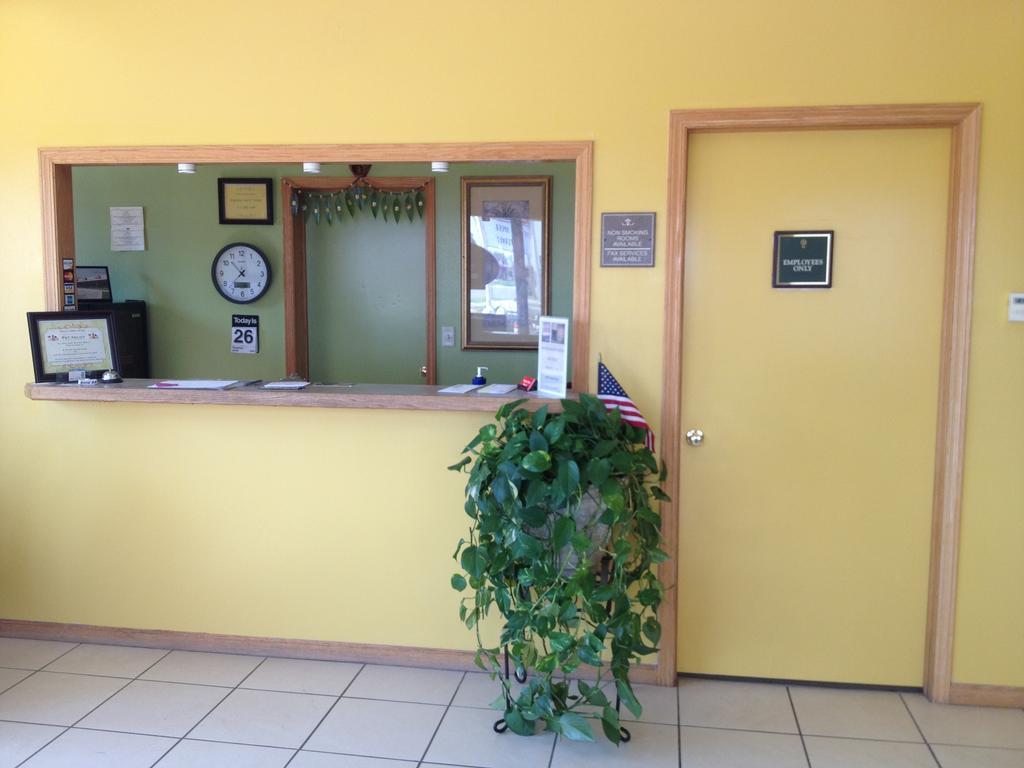 Trails West Motel South Hutchinson Εξωτερικό φωτογραφία