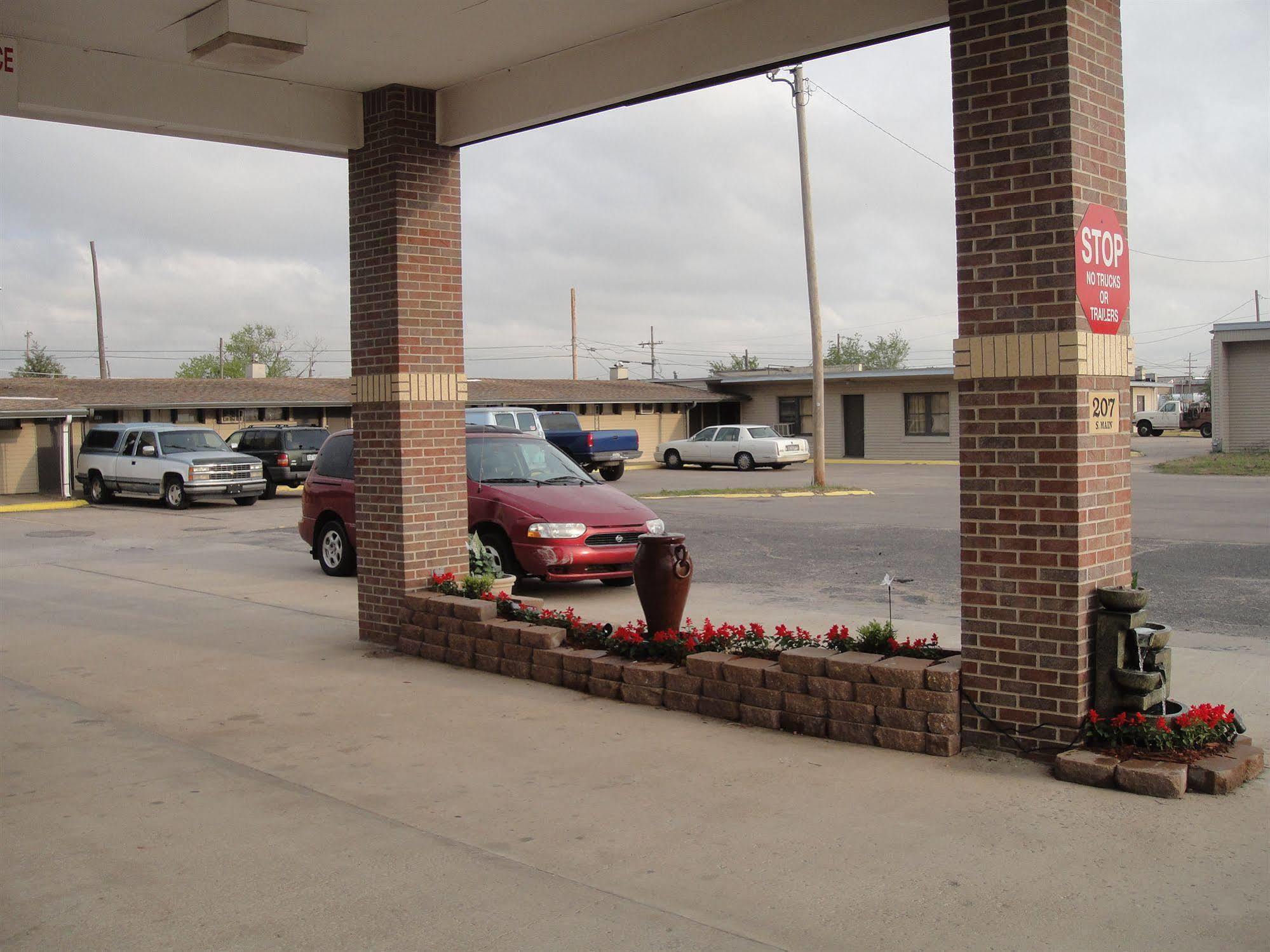 Trails West Motel South Hutchinson Εξωτερικό φωτογραφία