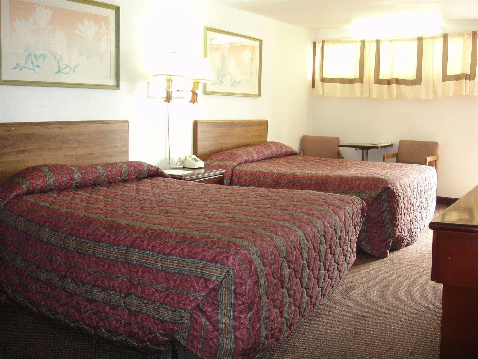 Trails West Motel South Hutchinson Εξωτερικό φωτογραφία
